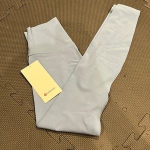 NEW NEVER WORN LULU LEGGINGS